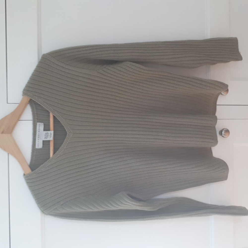 Geoffrey Beene Sport womens size L olive green sweater